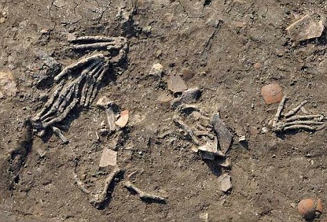 3,600-Year-Old Ancient Giant Hands in Egypt Archaeologists Discovered Pits Full