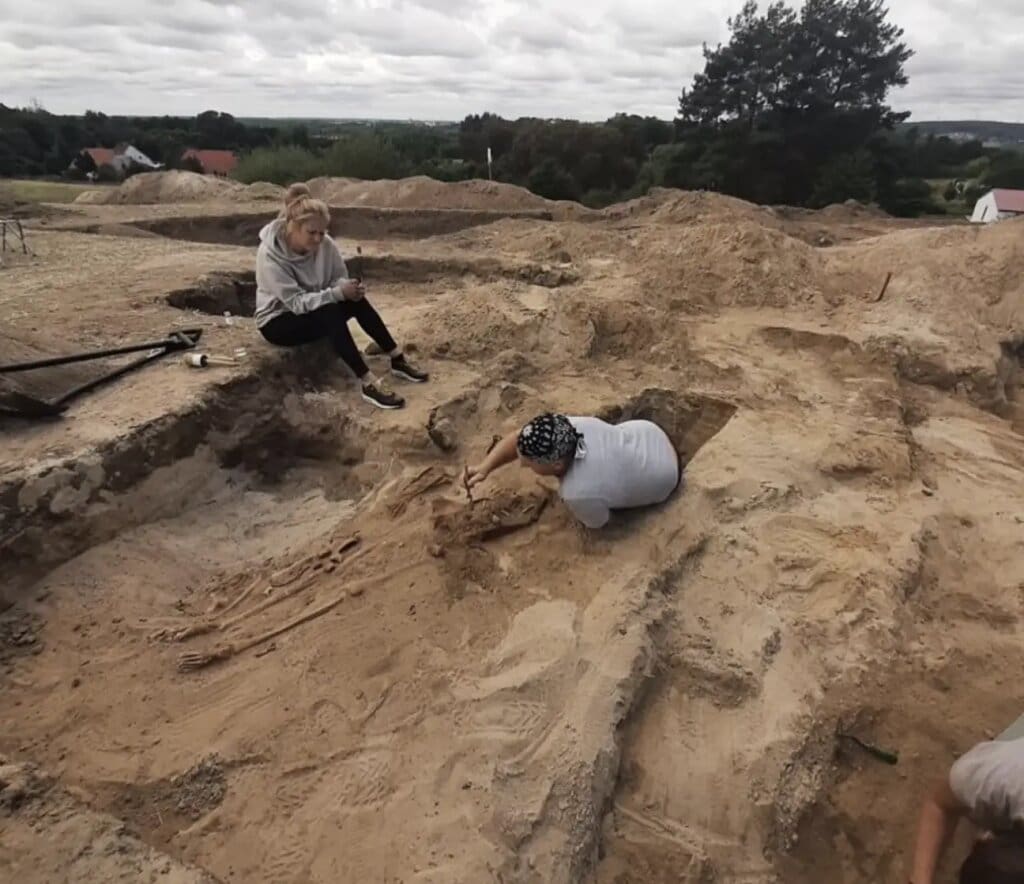 Archaeologists Uncover Well-Preserved Teeth of Ancient Vampire Skeleton in Eastern Europe