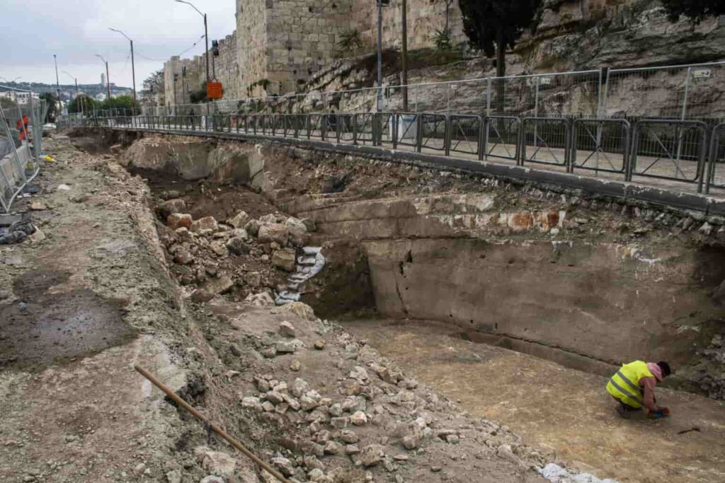 Mysterious Hand Imprint Discovered In 1,000-Year-Old Moat Wall In Jerusalem