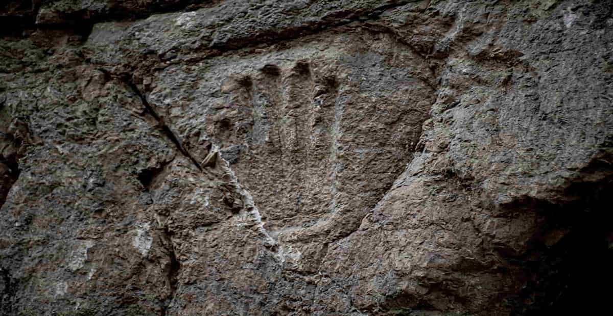 Mysterious Hand Imprint Discovered In 1,000-Year-Old Moat Wall In Jerusalem