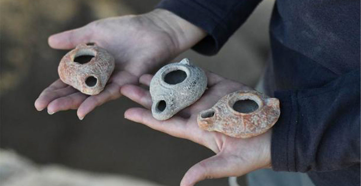 Ancient Oil Lamp Find Sheds Light on Middle Eastern History