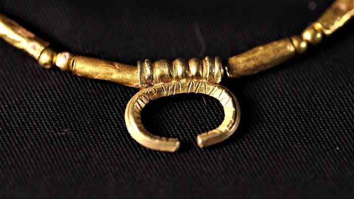 1,700-year-old Gold Jewelry Find 50 in Pagan Burial Cave on Display for First Time