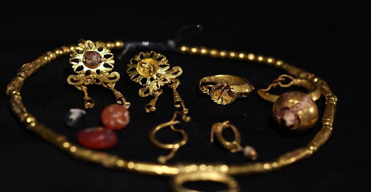 1,700-year-old Gold Jewelry Find 50 in Pagan Burial Cave on Display for First Time