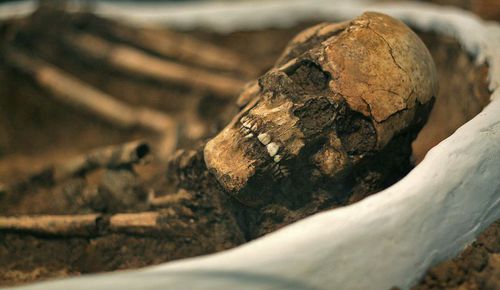 1,000-Year-Old Skeletons ‘Wrapped in Textiles’ and ‘Buried in Seated Position’ Looking Out to Sea