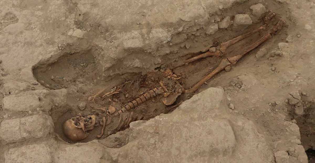 The Discovery of Ancient Peruvian Burial Tombs