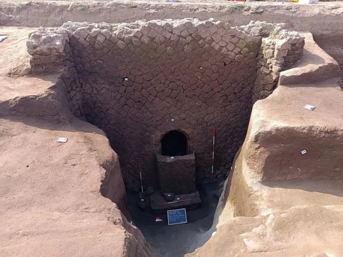 Well-Preserved 2,000-Year-Old ‘Tomb Of Cerberus’