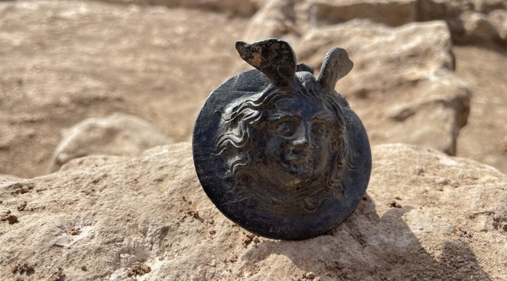 1,800-Year-Old Military Medal in Türkiye’s Perre