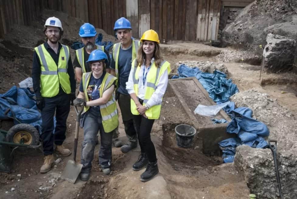 Ancient Roman Sarcophagus Found At London Building Site