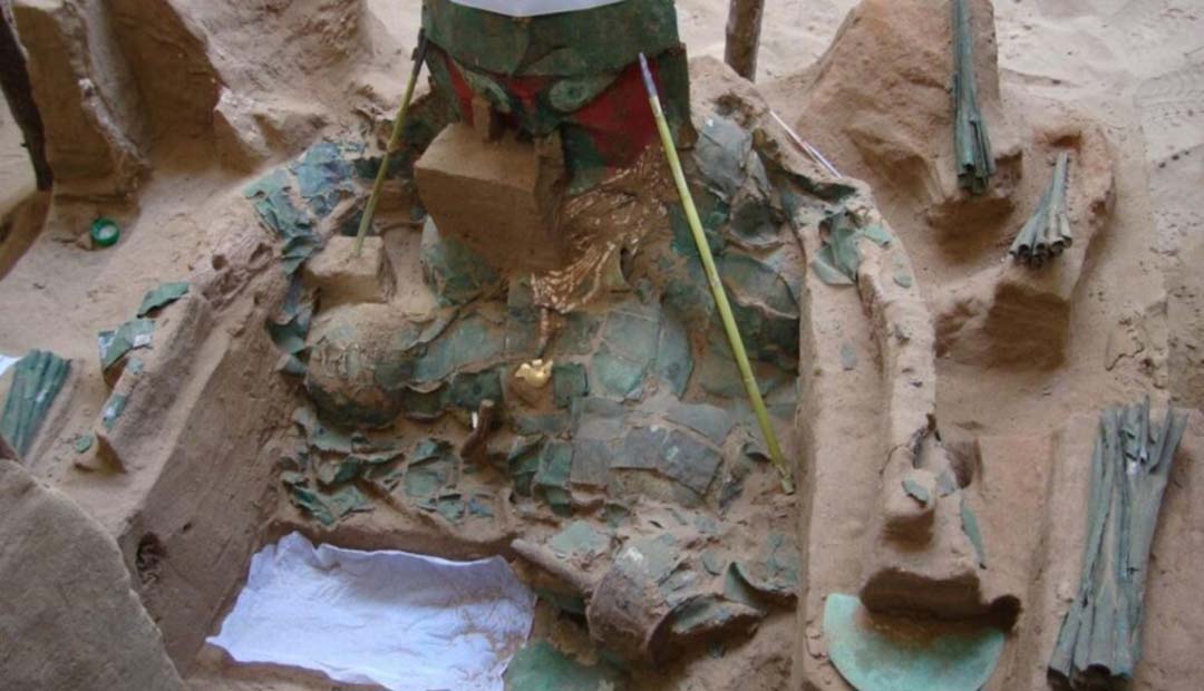Surgical Kit Unearthed in Sican Tomb, Peru