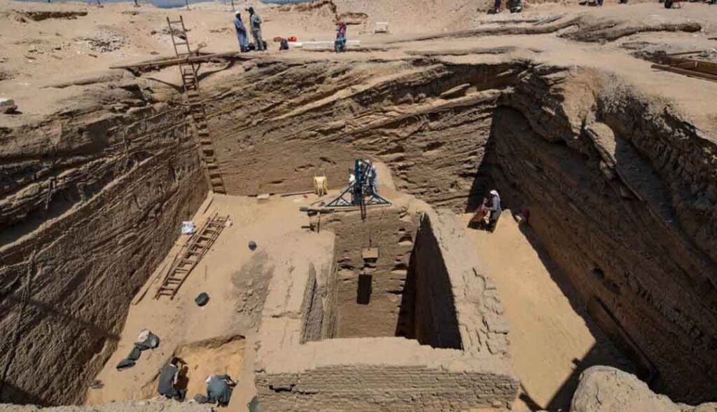 Ancient Egyptian Military Officer’s Tomb Discovered near Giza Plateau ...