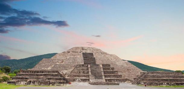 Ancient Secrets of Teotihuacan: Uncovering the Hidden Cave Beneath the Moon Pyramid