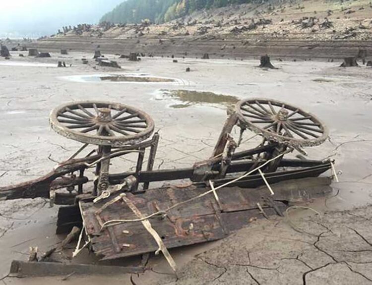 Detroit Lake Amid Record-Low Water Levels