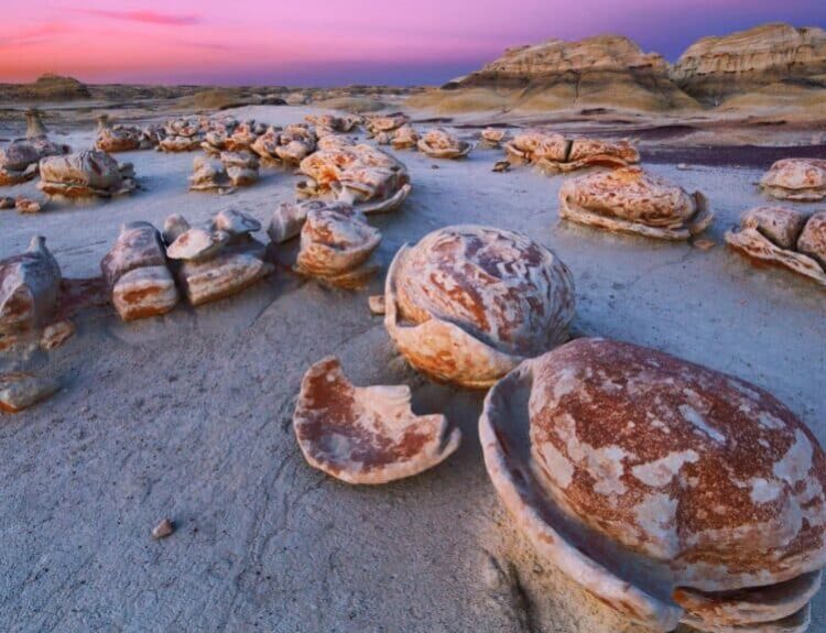 Mysterious "Cracked Eggs" of Bisti De Na Zin Wilderness