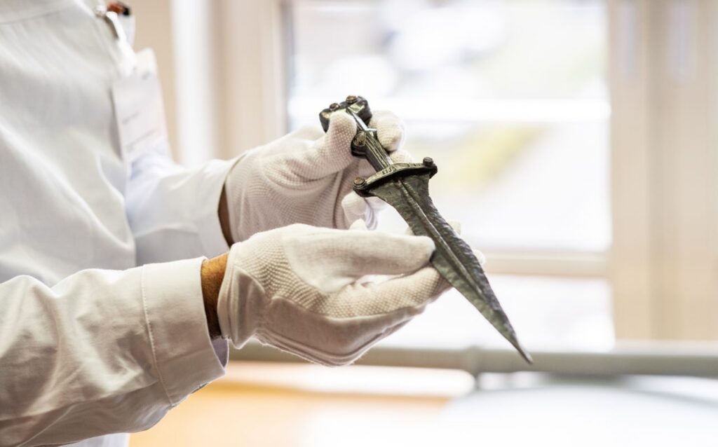 Restored Roman Dagger Discovered 