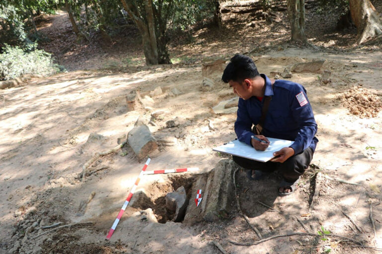 Sculptures Discovered at Khmer Temple in Cambodia