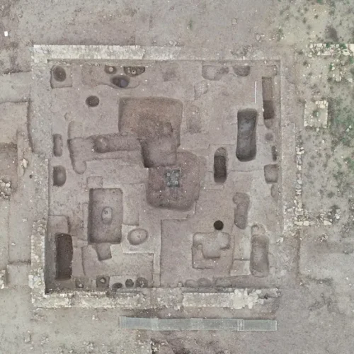 Ancient Roman Graves With Funerary Festival Evidence Discovered in Southern France