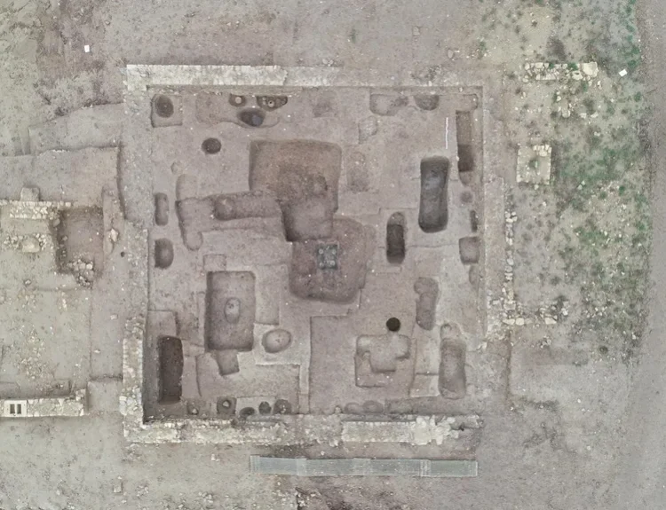 Ancient Roman Graves With Funerary Festival Evidence Discovered in Southern France