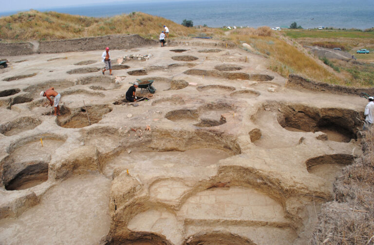 2,500-Year-Old Greek City of Phanagoria Reveals Stele of Persian King Darius I — One-Third Now Underwater