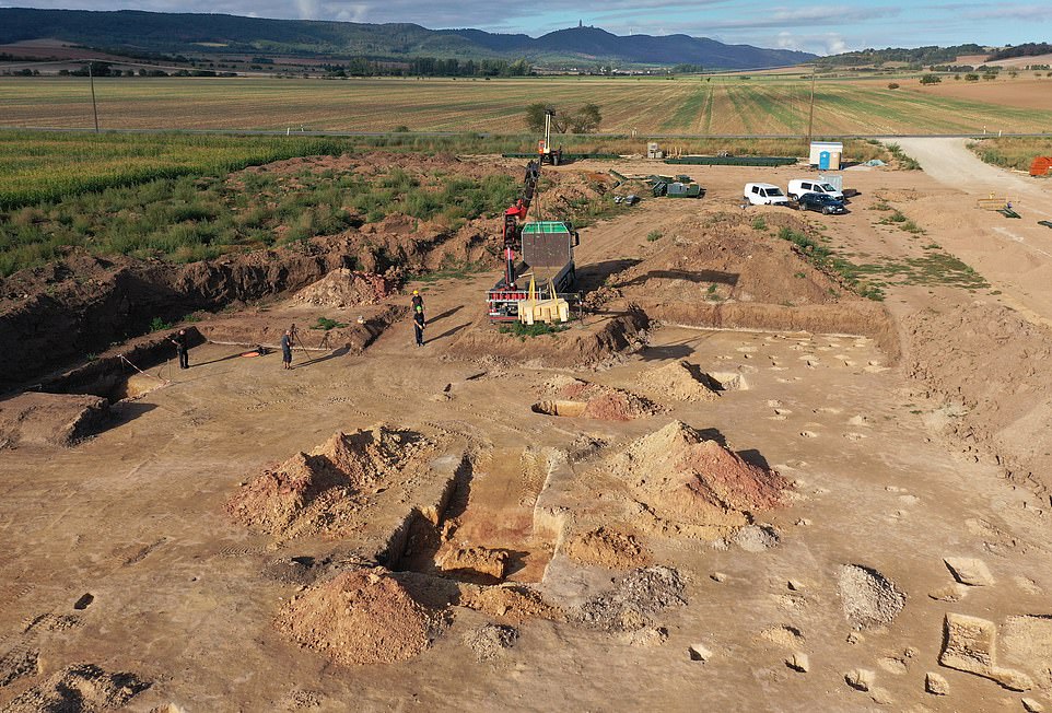 Ancient Germanic Lord Buried with Six Women Discovered in Germany